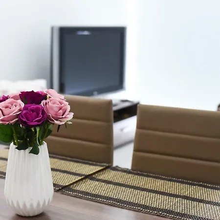 Brand New 2bdr Apt. Centre