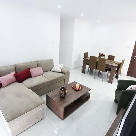 شقة Brand New 2bdr Apt. Centre لارنكا